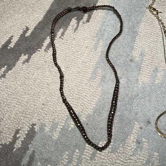 Set of two necklaces, one brown and one gold colored - Picture 6 of 7